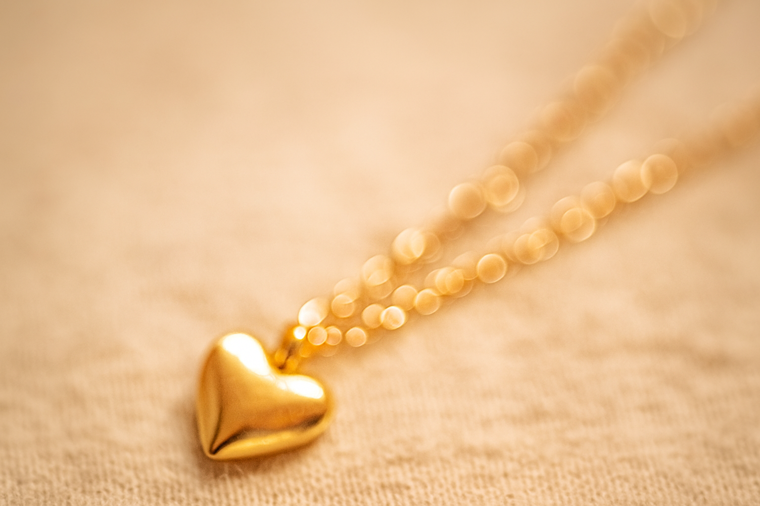 Blurry, dark and low quality jewelry photo example